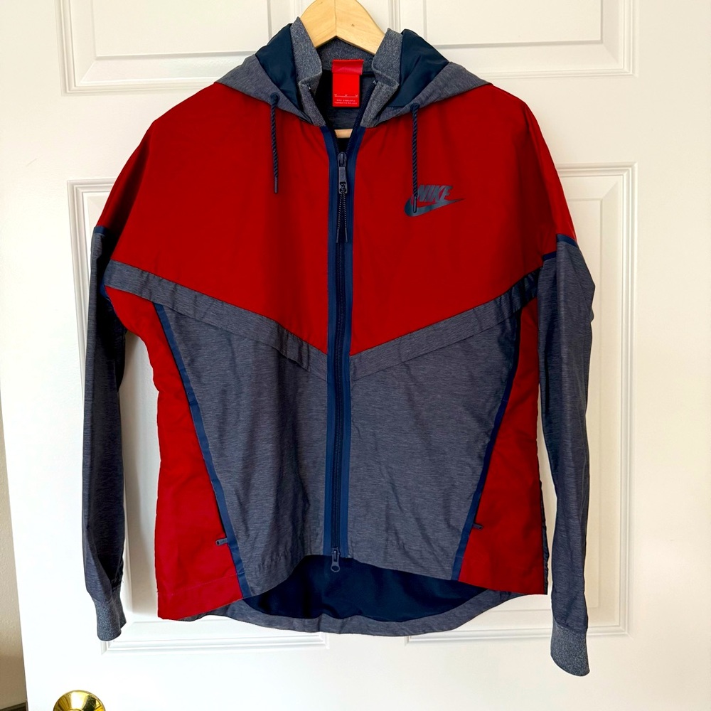 NIKE Bonded Windrunner Jacket. Size M